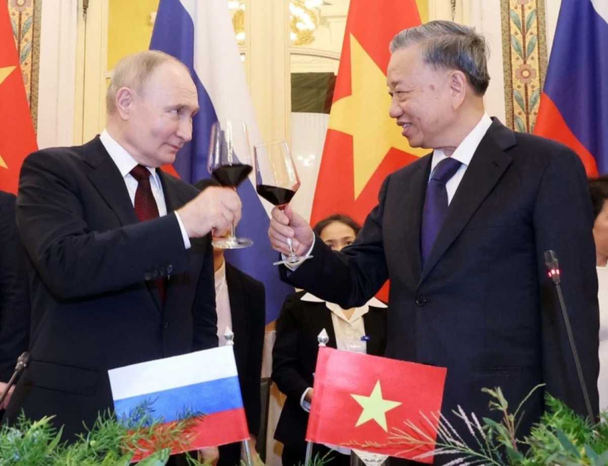 Chủ tịch nước Tô Lâm chủ trì chiêu đãi trọng thể Tổng thống Nga Vladimir Putin. Ảnh: TTXVN