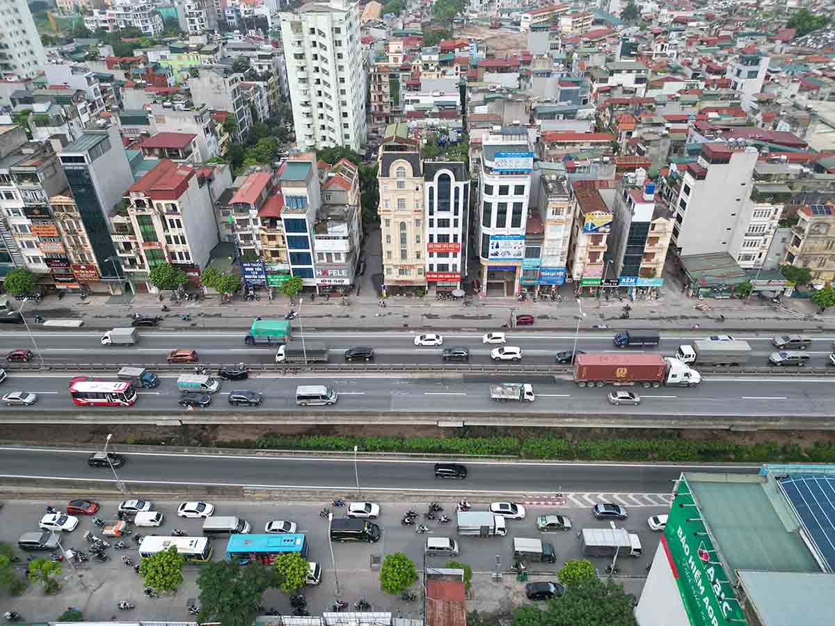 Tại hiện trường tai nạn, vị trí hai phương tiện cách nhau khoảng 40m. Ảnh: Hữu Chánh