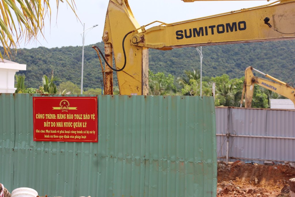 Chủ tịch UBND tỉnh cũng giao Sở Tài nguyên và Môi trường chỉ đạo, đôn đốc và hướng dẫn các địa phương tháo gỡ khó khăn, vướng mắc trong việc xác định giá đất, lập quy hoạch, kế hoạch sử dụng đất hàng năm nhất là ở cấp huyện và việc thực hiện đền bù, giải phóng mặt bằng. Ảnh: Xuân Nhi