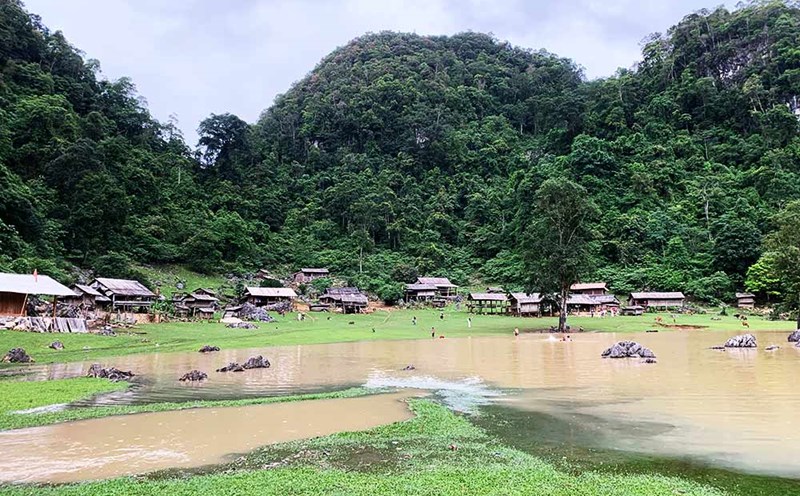Bản hang Táu - làng nguyên thủy hoang sơ của Mộc Châu. Ảnh: Hà An
