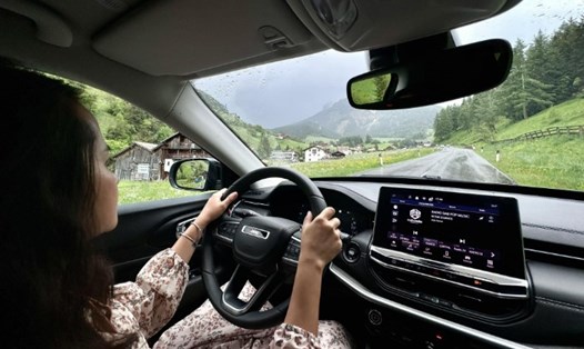 Vừa lái xe vừa ngắm cảnh ở vùng Dolomites, Ý. Ảnh: Nhân vật cung cấp