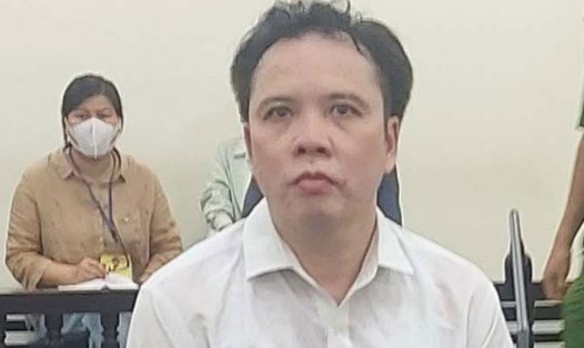 Cựu Vụ trưởng Nguyễn Sỹ Tá bị đưa ra xét xử với cáo buộc chiếm đoạt 80 tỉ đồng của Chủ tịch Tân Hoàng Minh. Ảnh: Quang Việt