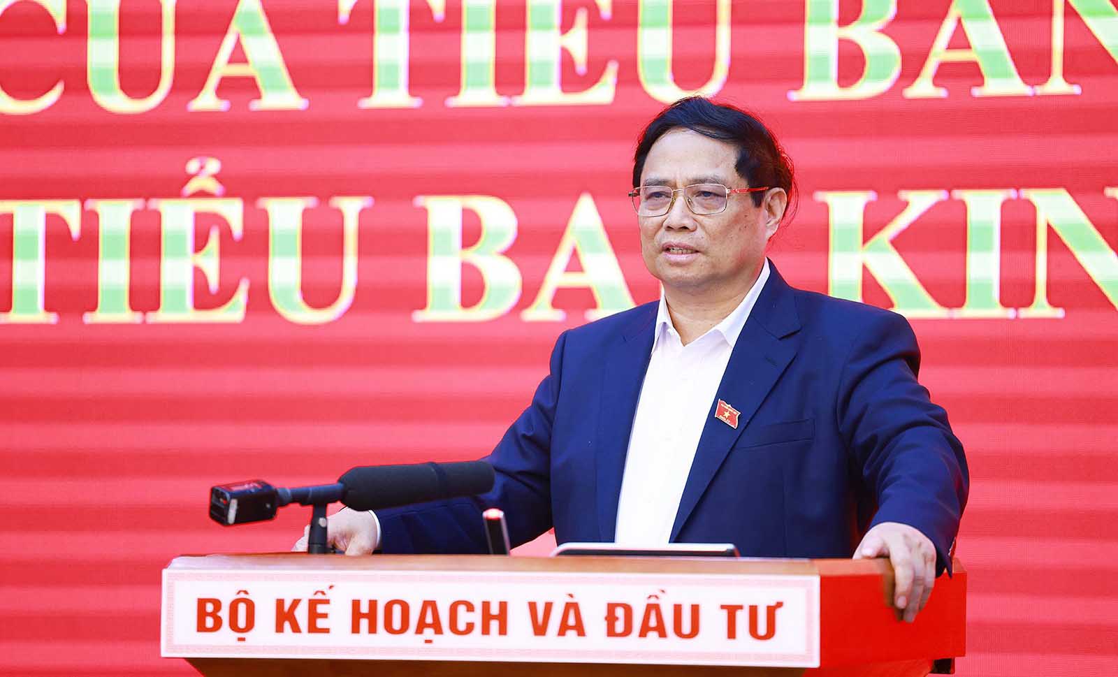 Thủ tướng Chính phủ Phạm Minh Chính - Trưởng Tiểu ban Kinh tế - Xã hội Đại hội lần thứ XIV của Đảng dự buổi làm việc. Ảnh: VGP