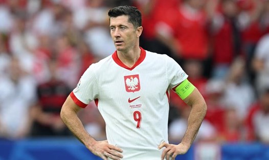 Lewandowski vào sân trong hiệp 2 không thể giúp tuyển Ba Lan thoát thua. Ảnh: UEFA 