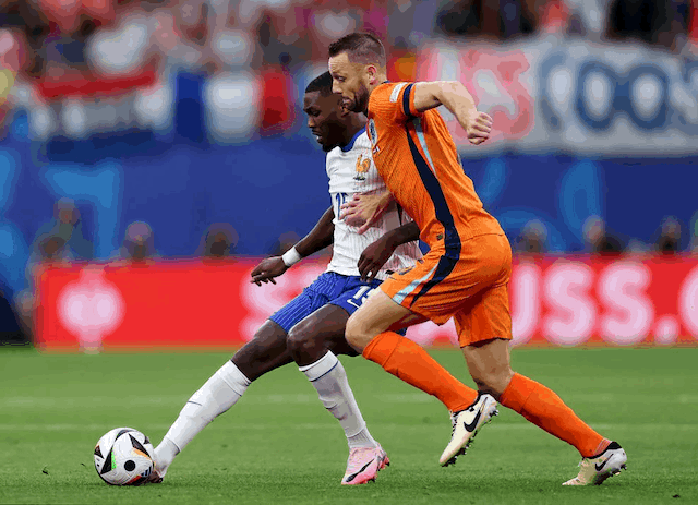 Pháp và Hà Lan thi đấu “ăn miếng trả miếng”. Ảnh: UEFA