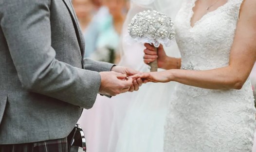 Người đàn ông ở Mỹ hủy đám cưới của em trai vì sợ xui xẻo. Ảnh: Newsweek