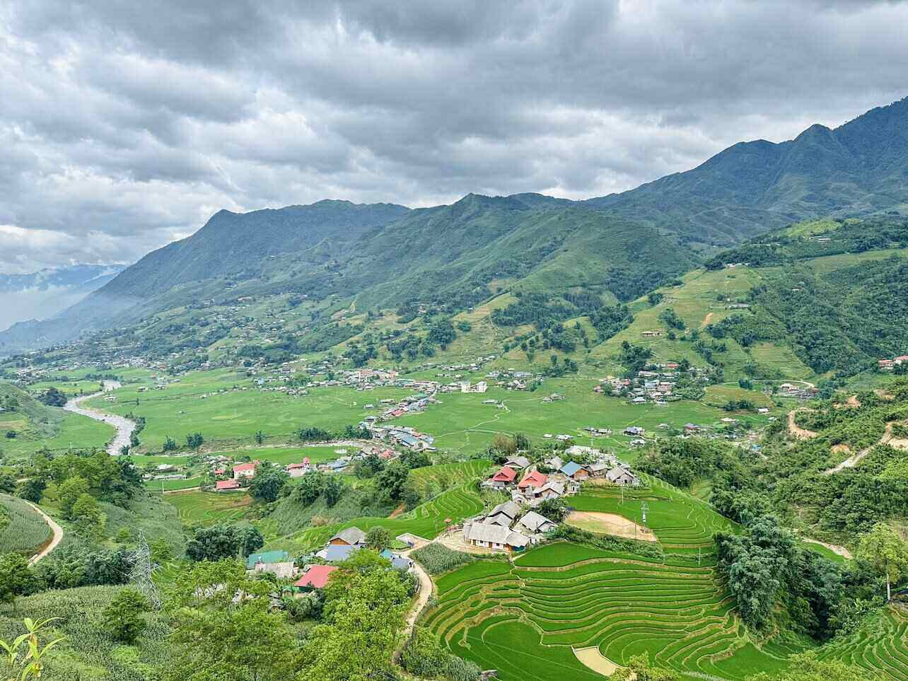 Đường đến với bản Tả Phìn đẹp như tranh vẽ. Ảnh: Xuân Xuân