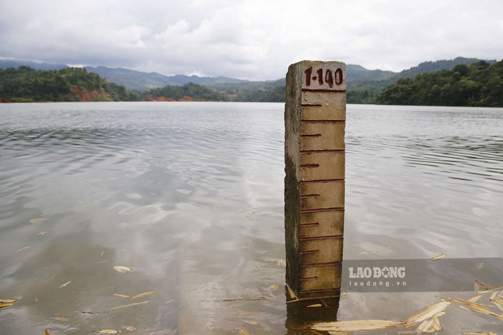 Theo ghi nhận của phóng viên Báo Lao Động trong ngày 21.6, thân đập đất ngăn nước đạt cao trình 1139,18 so với cao trình thiết kế 1143,5m.