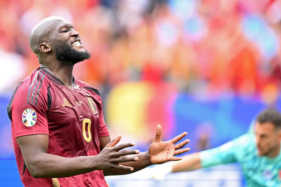 Lukaku bị VAR từ chối  bàn thắng ở trận ra quân gặp