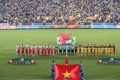 Người hâm mộ bóng đá Nam Định rất có thể sẽ được chứng kiến đội nhà đăng quang sớm trên sân Thiên Trường. Ảnh: VPF