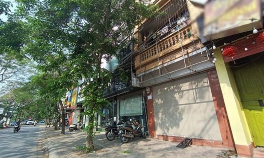 Nhiều mặt bằng nhà phố ở quận Thanh Xuân (Hà Nội) đang đóng cửa hàng loạt. Ảnh: Thu Giang