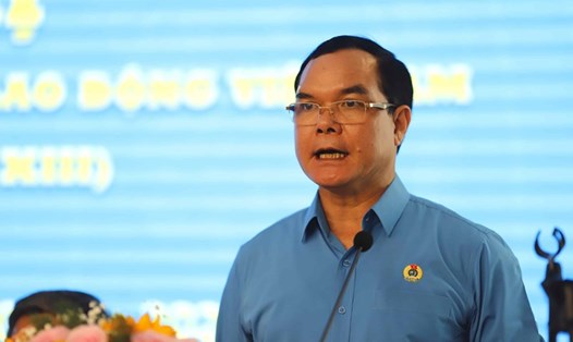 Chủ tịch Tổng Liên đoàn Lao động Việt Nam, ông Nguyễn Đình Khang phát biểu khai mạc hội nghị Ban Chấp hành lần thứ 5, khóa XIII. Ảnh: H.Long