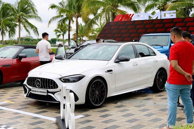 Chi tiết Mercedes-AMG C63 S E Performance vừa xuất hiện ở Việt Nam