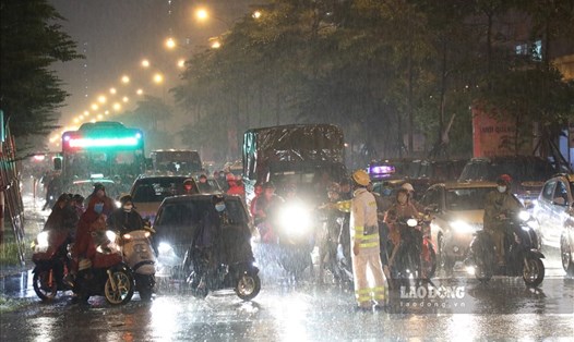 Dự báo Hà Nội có mưa trong ngày mai 24.6. Ảnh: Hoàng Vũ