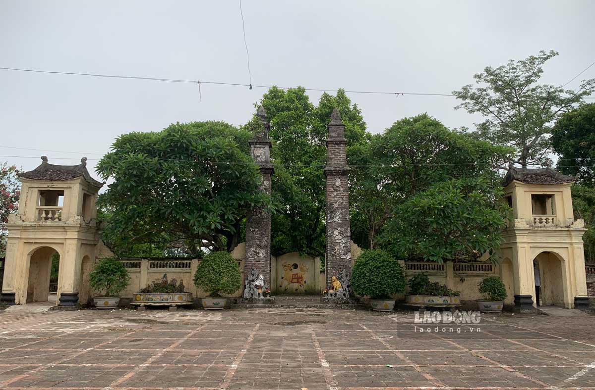 An La Temple, also known as Ca Temple, is located on a land area of ​​more than 3,000 square meters, in An La village, Nghia An commune, Nam Truc district, about 4km south of Nam Dinh city.