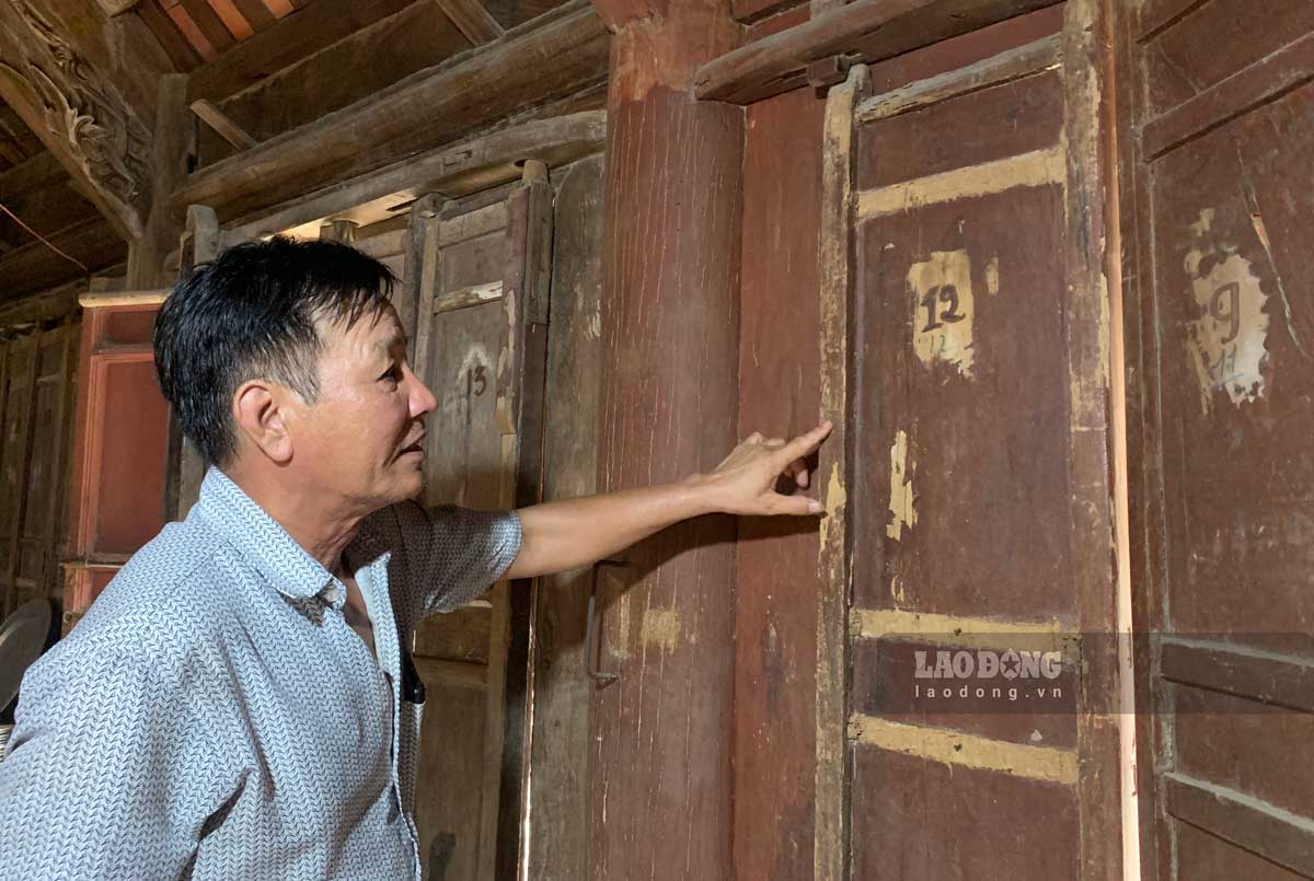 Khu vực cửa của đền An Lá từng bị kẻ gian phá hỏng. Ảnh: Lương Hà