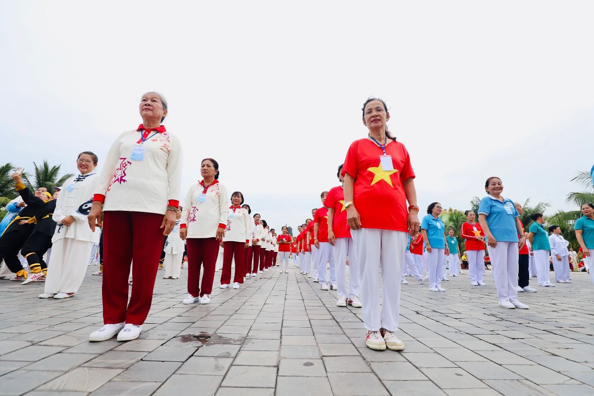 Đông đảo Hội viên của các câu lạc bộ đến từ 12 tỉnh, thành tham gia Lễ Khai mạc Liên hoan. Ảnh: BTC