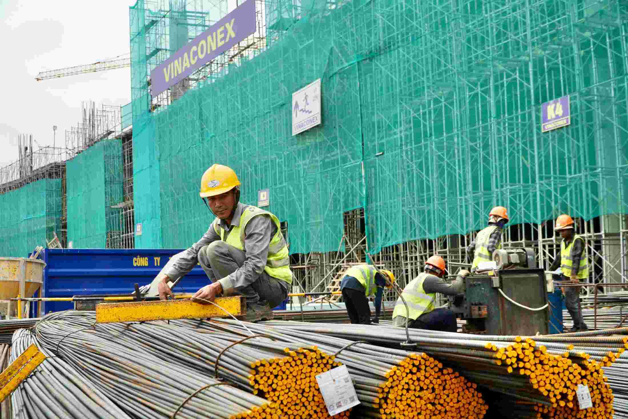 Công nhân thi công tại công trường nhà ga hành khách sân bay Long Thành. Ảnh: Hà Anh Chiến