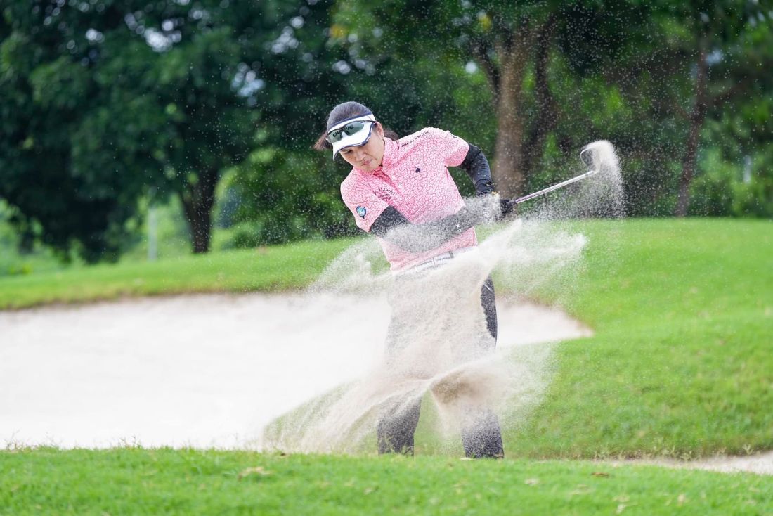 Cựu phụ công Kim Huệ có niềm đam mê với golf. Ảnh: FBNV