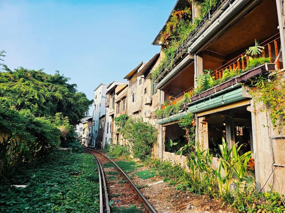 View ngắm tàu chạy mang đậm nét hoài cổ. Ảnh: Fanpage Nha Trang Có Gì