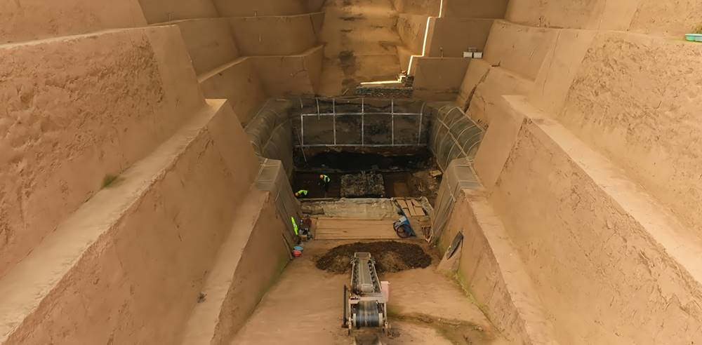 Ngôi mộ của chiến binh người thật duy nhất trong lăng mộ Tần Thủy Hoàng. Ảnh: Netflix