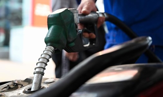 Giá xăng dầu tiếp tục giảm sâu. Ảnh: PLX