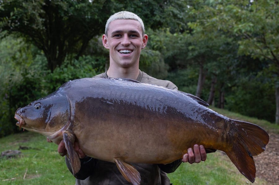 Phil Foden tranh thủ đi câu cá trước lượt trận vòng bảng cuối cùng tại EURO 2024. Ảnh: Telegraph