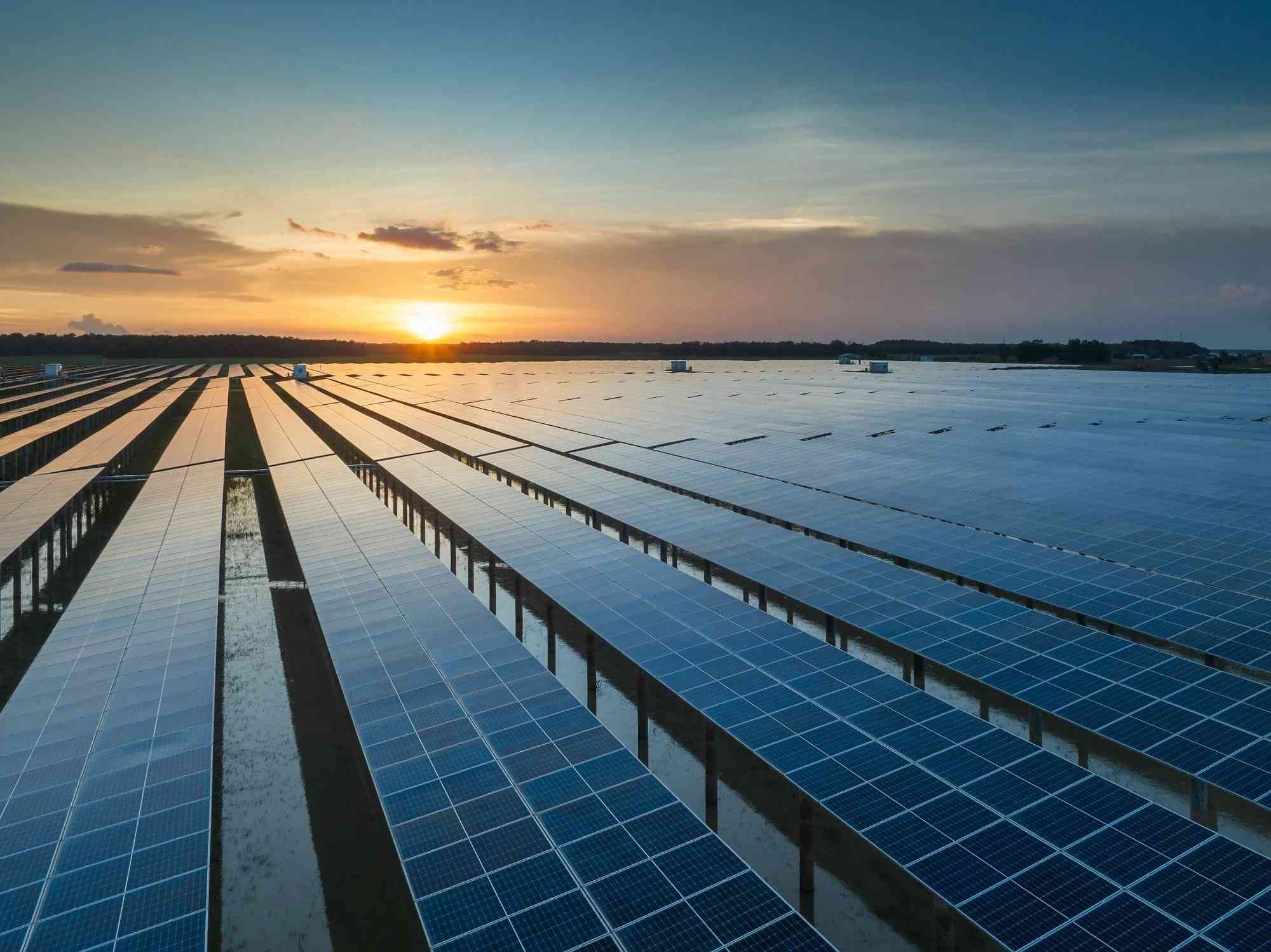 Bộ Công Thương vừa hoàn thiện dự thảo nghị định của Chính phủ về cơ chế mua bán điện trực tiếp giữa đơn vị phát điện với khách hàng sử dụng điện lớn (DPPA). Ảnh: Văn Phú