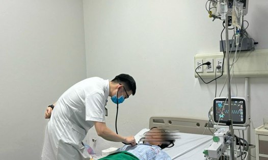 Ca mắc sốt xuất huyết nặng điều trị tại Bệnh viện Bệnh Nhiệt đới Trung ương. Ảnh: Thanh Đặng