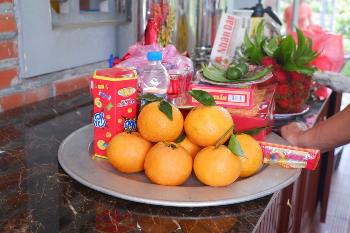 Mâm hương lễ được chuẩn bị chu đáo, cẩn thận. Ảnh: Tường Vy