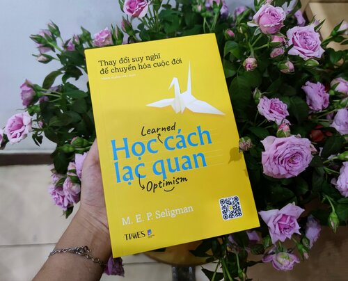 Cuốn sách "Học cách lạc quan" do Nhà xuất bản Dân trí phát hành. Ảnh: NXB