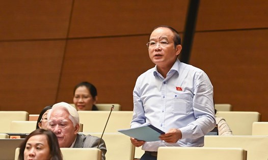Đại biểu Quốc hội Lã Thanh Tân góp ý về dự án Luật Công chứng (sửa đổi). Ảnh: Phạm Đông