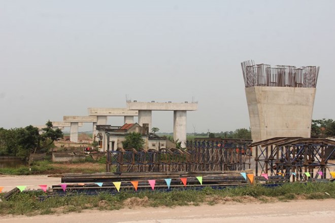 Điểm cuối của Dự án cao tốc Ninh Bình - Hải Phòng, đoạn qua địa bàn tỉnh Ninh Bình nằm tại đầu cầu vượt sông Đáy (thuộc xã Khánh Cường, huyện Yên Khánh, tỉnh Ninh Bình). Ảnh: Nguyễn Trường