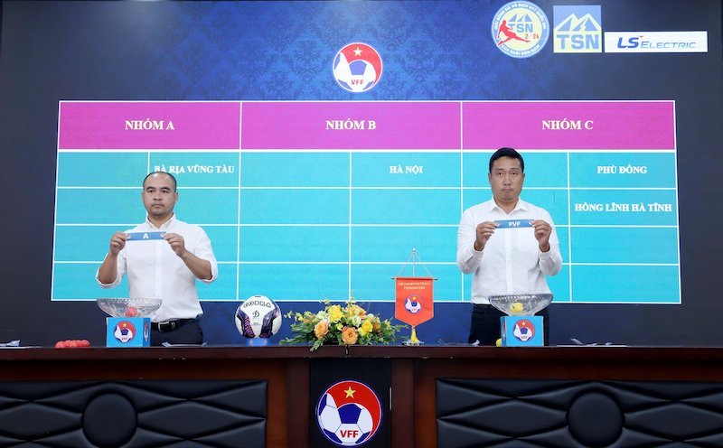 Bốc thăm chia bảng giải bóng đá U17 Quốc gia 2024. Ảnh: VFF