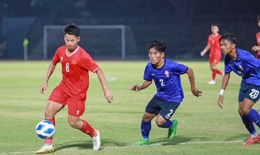 U16 Việt Nam trong trận đấu gặp U16 Campuchia ở giải U16 Đông Nam Á. Ảnh: VFF
