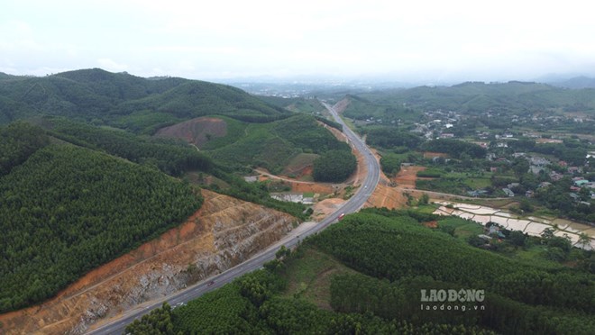 Cao tốc Tuyên Quang - Phú Thọ mới hoàn thiện vài tháng đã có dấu hiệu xuống cấp