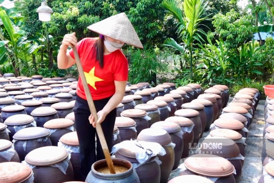 Nghề làm tương nếp nức tiếng đã được gìn giữ và lưu truyền trăm năm nay. Ảnh: Nguyễn Hoàn.