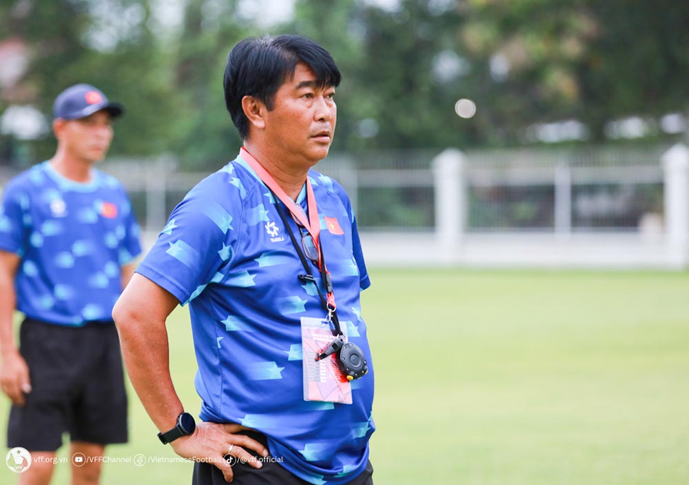 Huấn luyện viên Trần Minh Chiến của U16 Việt Nam. Ảnh: VFF
