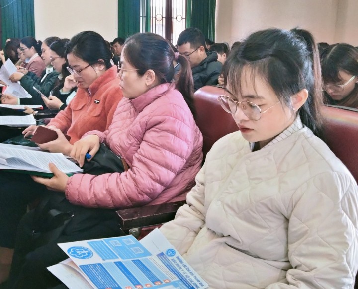 Hơn 300 người lao động ở Lâm Đồng được tuyên truyền chính sách pháp luật. Ảnh: Đức Thiệm