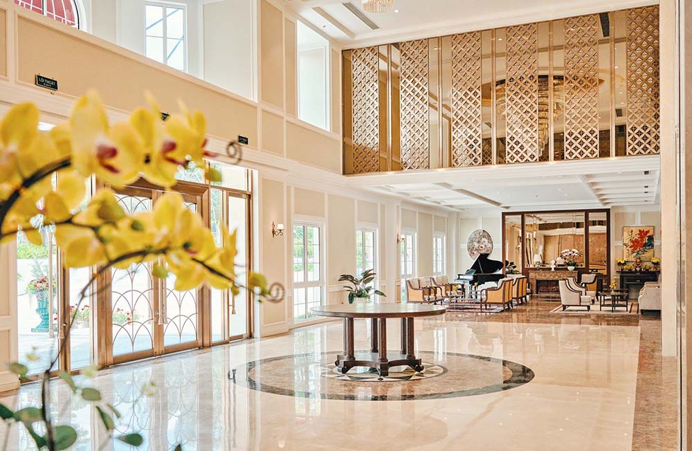 Golden Imperial Hotel Da Lat tọa lạc tại khu Trung tâm Thương mại quốc tế, giữa ngã ba hồ Xuân Hương và phía sau quảng trường Lâm Viên Đà Lạt. Ảnh: Hải Đăng