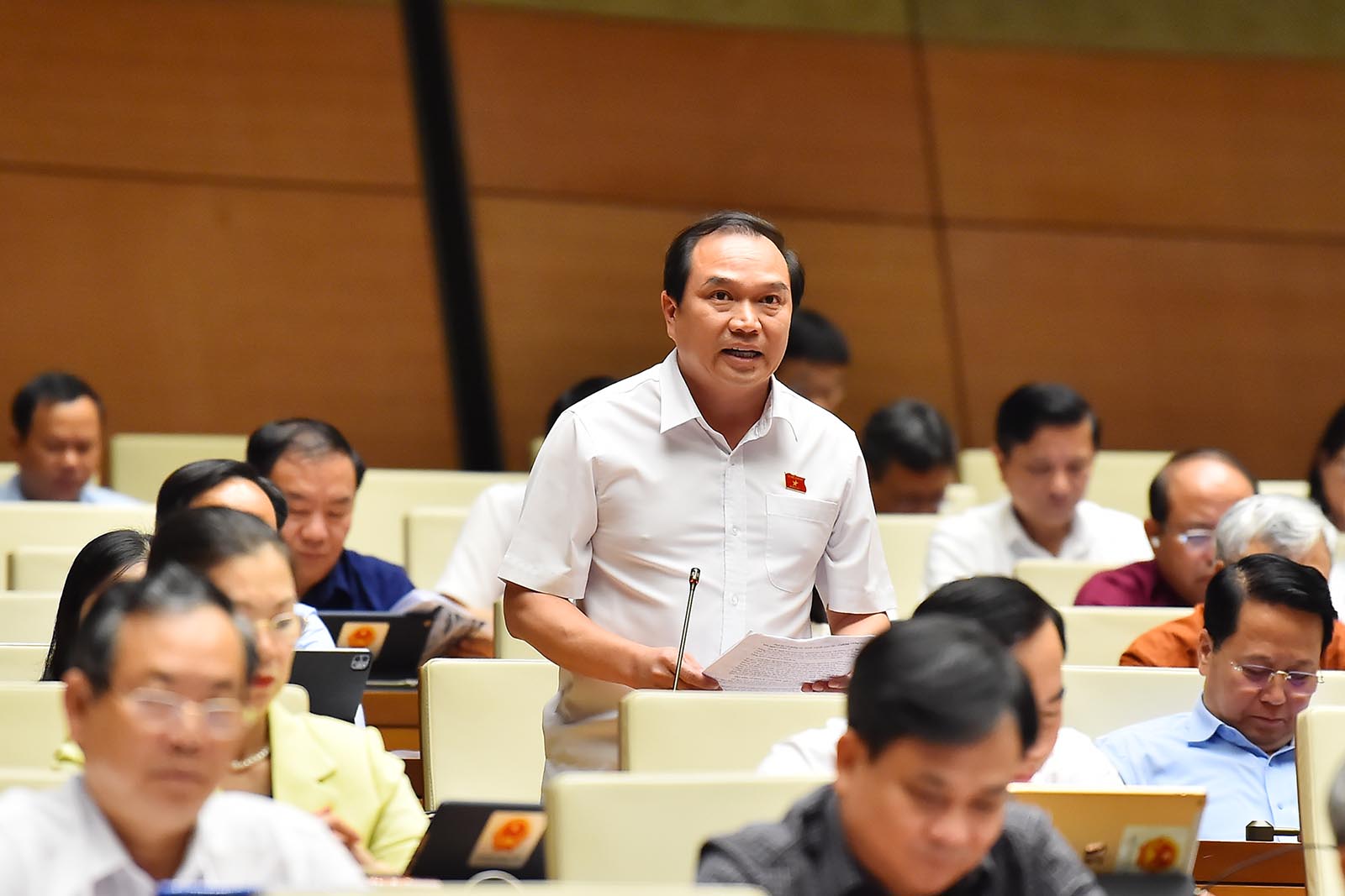 Đại biểu Nguyễn Công Hoàng (Đoàn Thái Nguyên) phát biểu. Ảnh: Phạm Đông