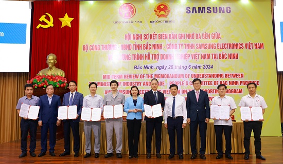 Sơ kết sau 3 năm thực hiện biên bản ghi nhớ Dự án hỗ trợ doanh nghiệp Việt Nam tại tỉnh Bắc Ninh. Ảnh: Samsung