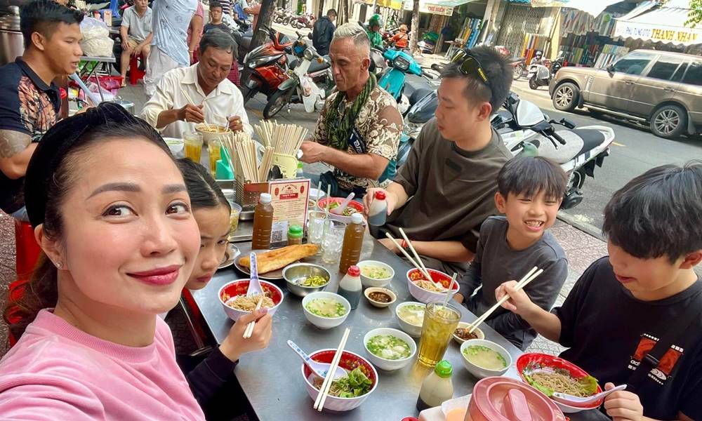 Ốc Thanh Vân về Việt Nam sau gần 1 năm định cư ở nước ngoài. Ảnh: Facebook nhân vật