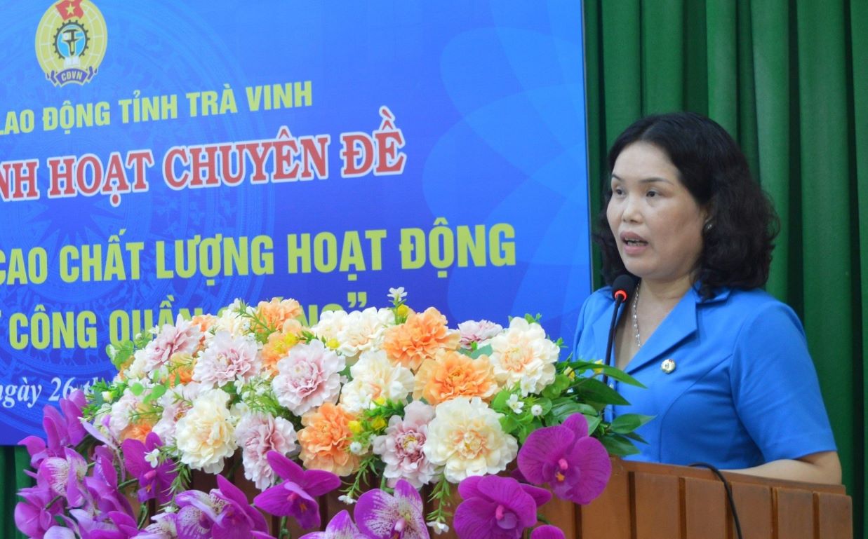 Bà Trần Thị Kim Chung - Chủ tịch LĐLĐ tỉnh Trà Vinh phát biểu chỉ đạo hội nghị. Ảnh: LĐLĐ tỉnh Trà Vinh
