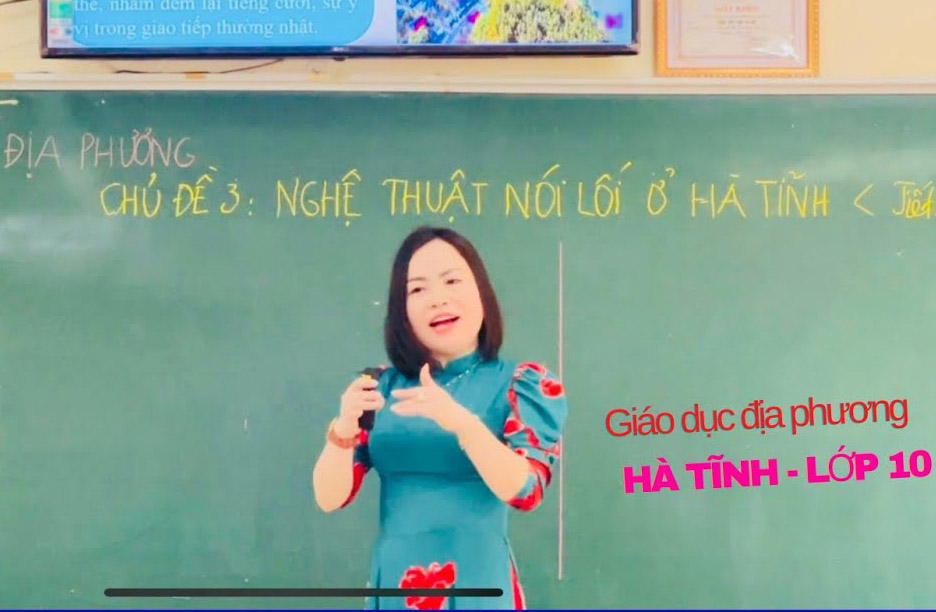 Cô Nguyễn Thị Quỳnh Giang (Trường THPT Hồng Lĩnh - Hà Tĩnh) dạy trực tuyến trên truyền hình. Ảnh: Hải Đăng