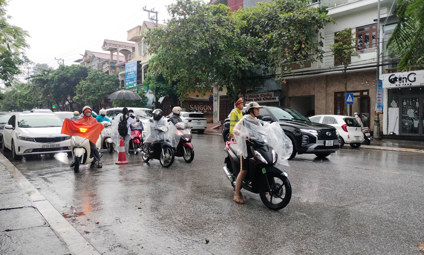 Các điểm thi Tốt nghiệp THPT ở Yên Bái được lực lượng công an túc trực bảo đảm một kỳ thi an toàn. Ảnh: Bảo Nguyên