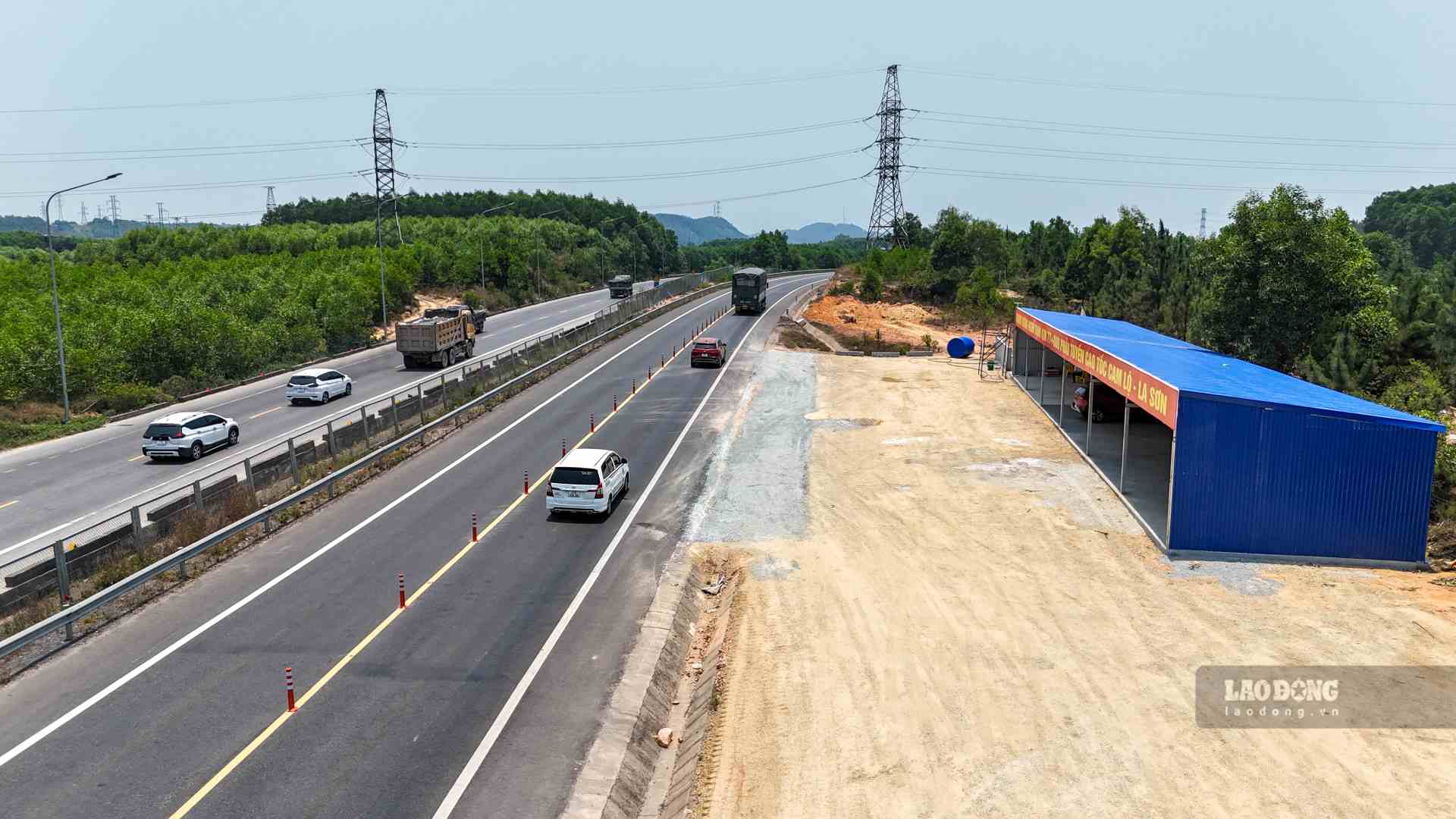 Một trạm dừng nghỉ trên cao tốc Cam Lộ - La Sơn. Ảnh: Đạt Luân