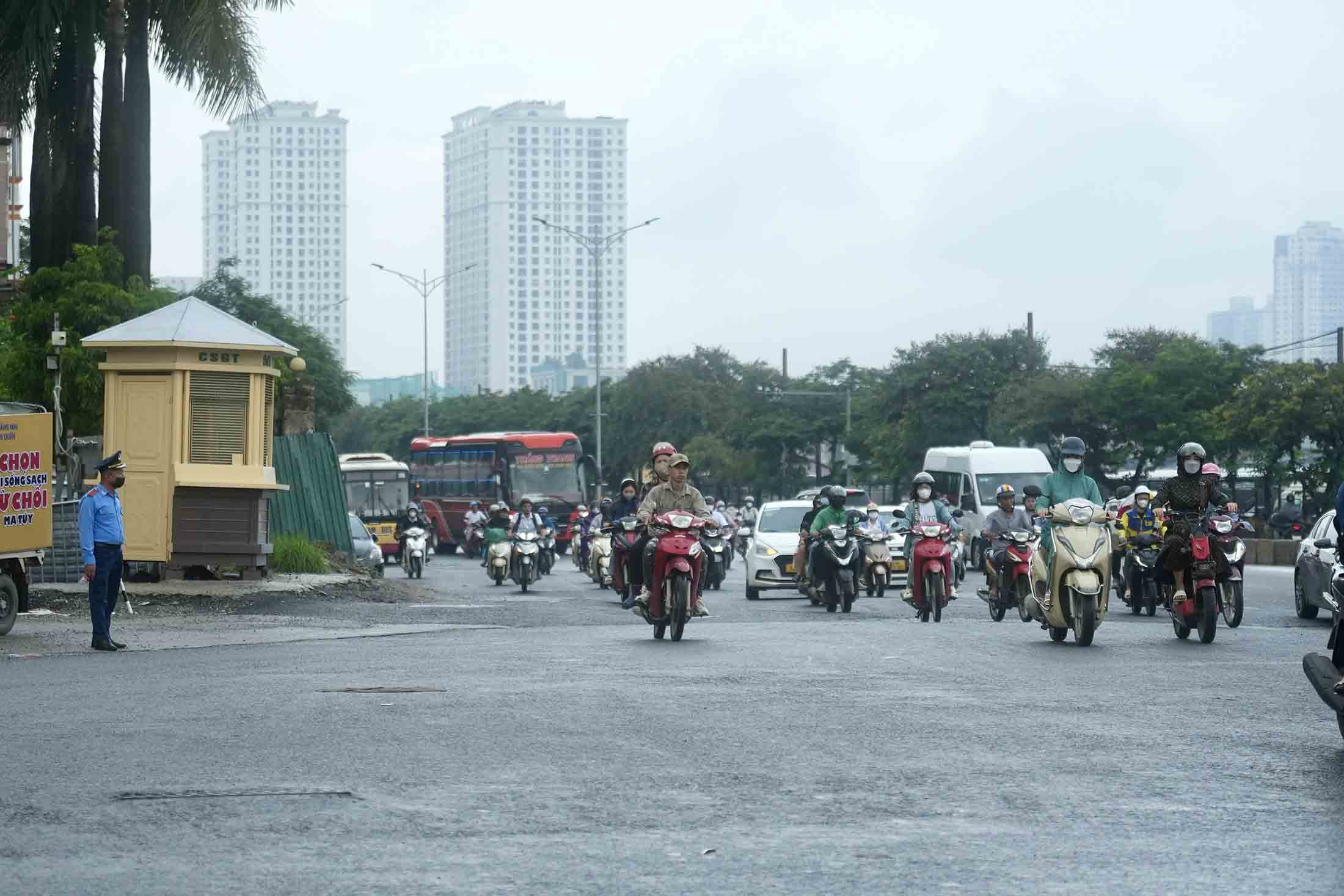 Ghi nhận của Lao Động cho thấy, tình hình giao thông qua khu vực tương đối thuận lợi, không còn tình trạng ùn ứ. 