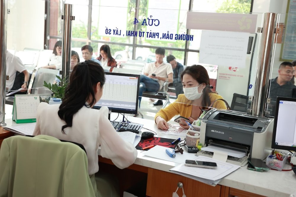 Từ ngày 1.7.2024 thực hiện điều chỉnh mức lương cơ sở từ 1,8 triệu đồng/tháng lên 2,34 triệu đồng/tháng (tăng 30%). Ảnh: Hải Nguyễn