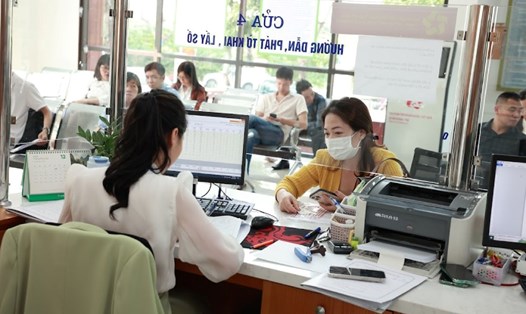 Từ ngày 1.7.2024 thực hiện điều chỉnh mức lương cơ sở từ 1,8 triệu đồng/tháng lên 2,34 triệu đồng/tháng (tăng 30%). Ảnh: Hải Nguyễn